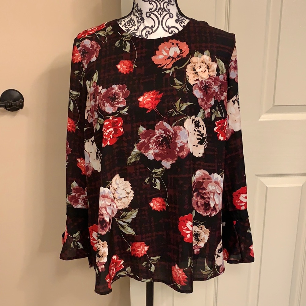 NWOT Liz Claiborne long sleeve top